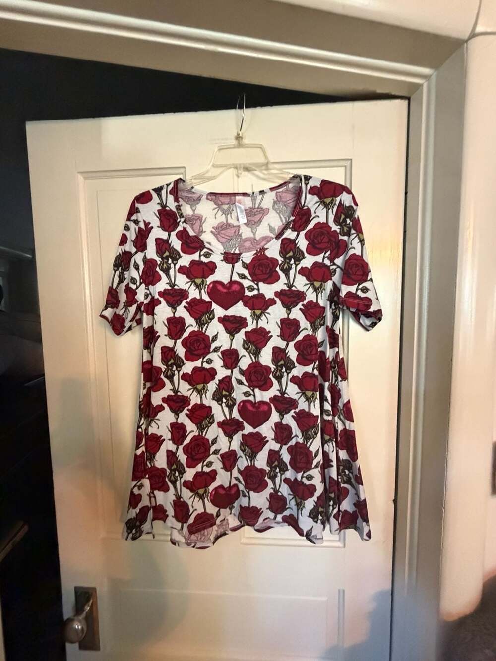 LuLaRoe Red Rose and Heart Print Perfect Tee Tunic Shirt Medium